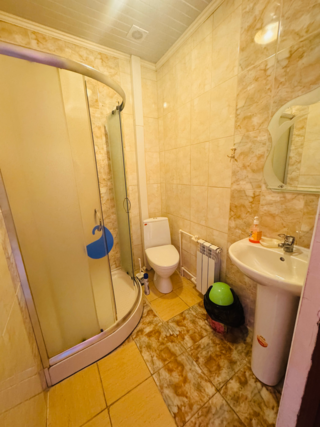 Гостиница Делиф Анапа Стандартный трехместный номер со всеми удобствами и холодильником-4